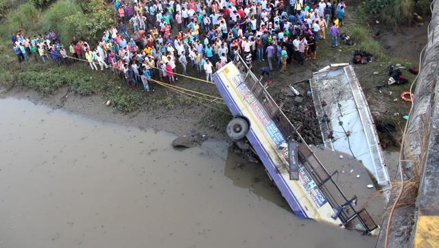 Bus plunges into river in Gujarat 37 killed-niharonline